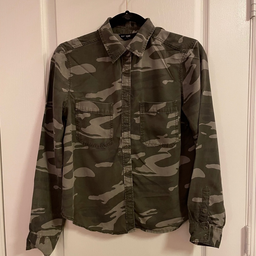 Camo long sleeve button up size small
